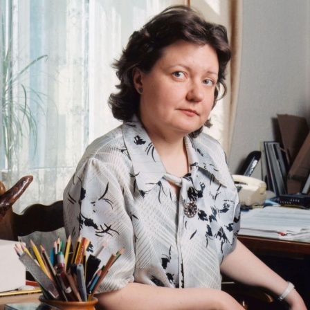 Die ungarisch-deutsche Komponistin Adriana Hölszky in ihrem Arbeitszimmer (2005)