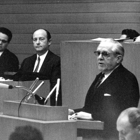 Dr. Hermann Veit (r.) am 27.5.1970 im Stuttgarter Landtag
