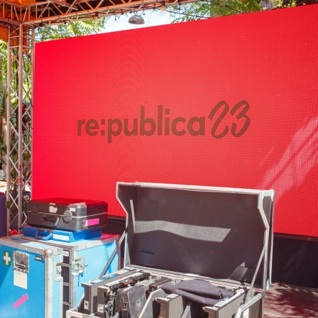 Aufbau einer Bühne bei der Republica 2023