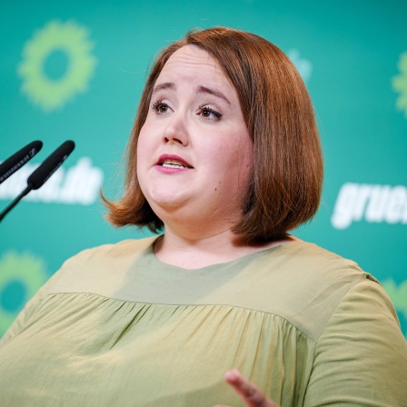 Ricarda Lang, Bundesvorsitzende von Bündnis 90/Die Grünen, gibt eine Pressekonferenz nach den Gremiensitzungen ihrer Partei.