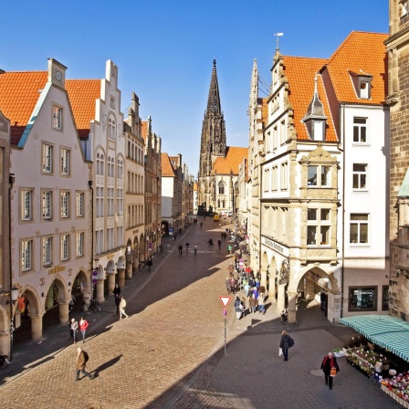 Stadthausturm mit Prinzipalmarkt und Lambertikirche in Münster