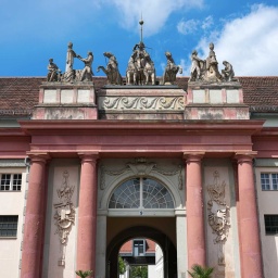 Eingang zum Potsdamer Kutschstall am Neuen Markt (Bild: picture alliance/dpa/Soeren Stache)