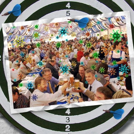 Eine Bildmontage zeigt eine Dartscheibe. Darauf ist eine Postkarte zu sehen. Sie zeigt Menschen, die in einem Oktoberfestzelt an langen Tischen sitzen und Bier trinken. In der Luft schweben sehr viele Corona-Viren.