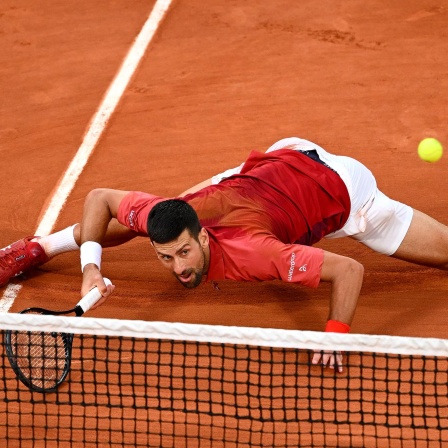 Novak Djokovic in Aktion bei den French Open