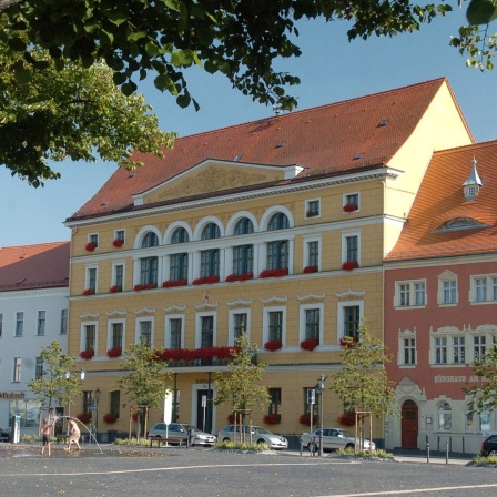 Rathaus auf dem Marktplatz in Delitzsch, 2004