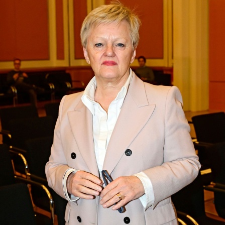 Renate Künast im Festsaal des Roten Rathauses in Berlin (Bild: picture alliance / Geisler-Fotopress / Matthias Wehnert)
