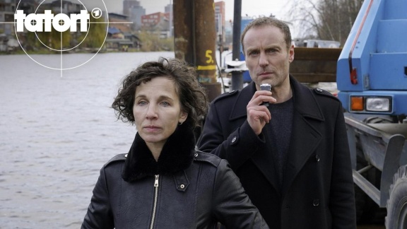 Tatort - Das Mädchen, Das Allein Nach Haus' Geht