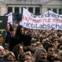 Demonstration gegen die neuen Asylregeln 1992 in Bonn.