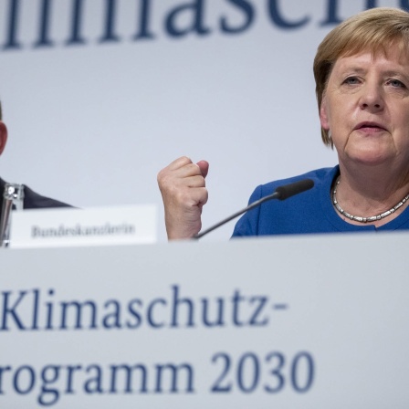 Bundeskanzlerin Merkel und Bundesfinanzminister Scholz bei einer Pressekonferenz