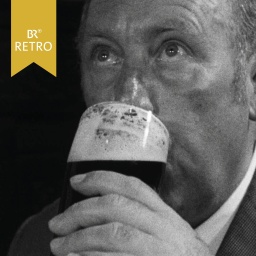 Mann beim Biertrinken | Bild: BR Archiv