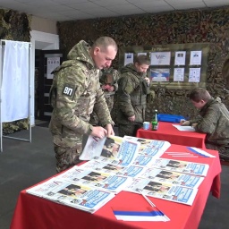 10.3.2024, Oblast Saporischschja, russische Soldaten bei der Präsidentschaftswahl (Bild: IMAGO/ITAR-TASS/Russian Defence Ministry)