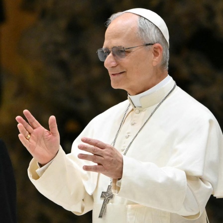 Papst Leo XIV. bei einer Audienz für Medienvertreter im Vatikan am 12. Mai 2025.