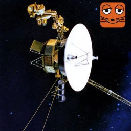 Die raumsonder Voyager: Eine große Parabolantenne mit angebauten Geräten und Metallstangen