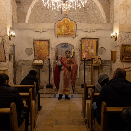 Syrische Christen feiern nach dem Sturz des Diktators al-Assad einen ersten Gottesdienst in der Kirche von Maaloula