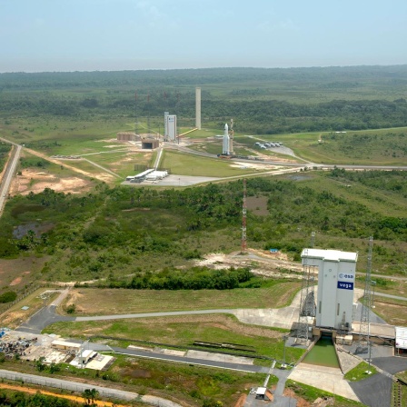 Raketenstartplatz zwischen Dschungel und Atlantik: Startrampen am Weltraumzentrum Guyana in Kourou. 