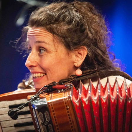 Franziska Hatz, Akkordeonistin und Sängerin