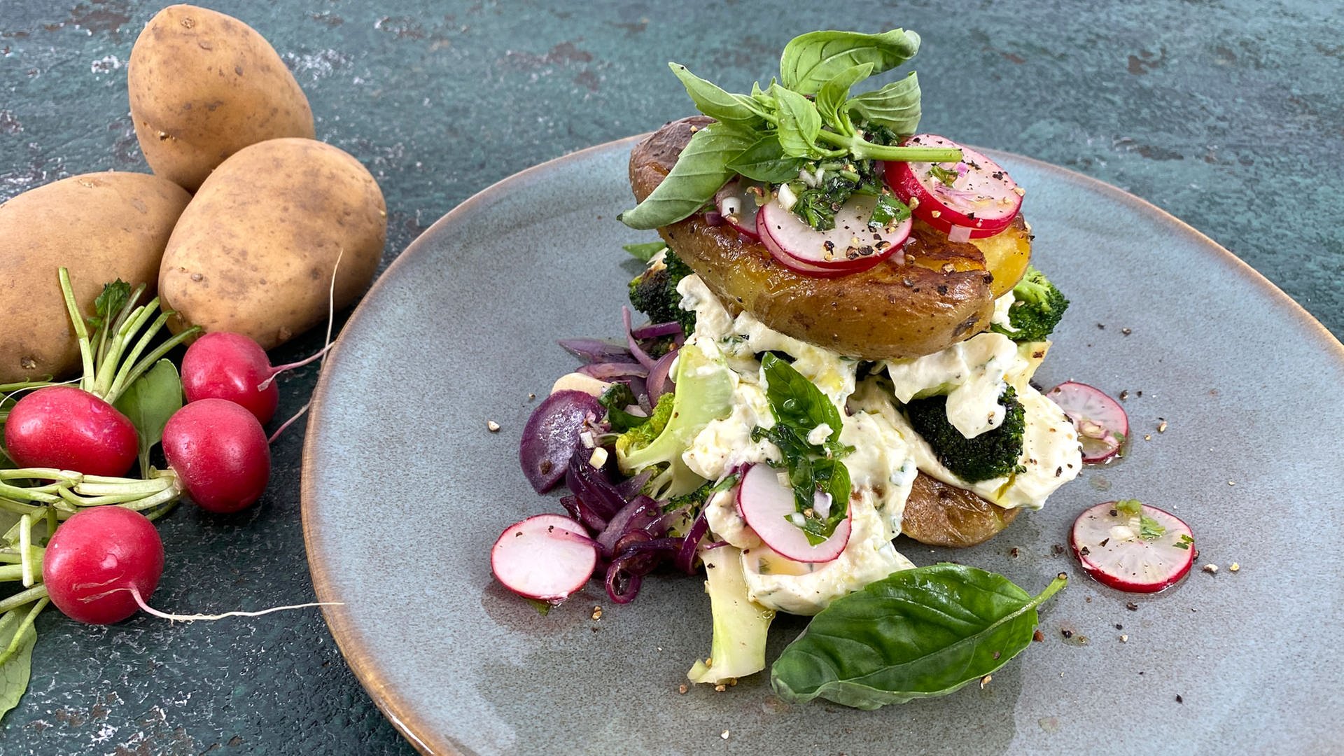 ARDBuffet Rezept Kartoffelburger mit Radieschensalat ARD Mediathek