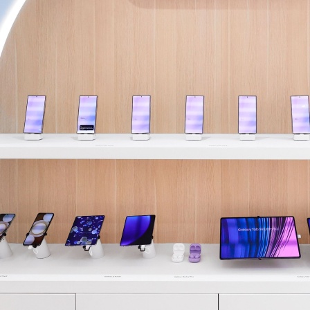 Samsung Galaxys in einem Verkaufsregal