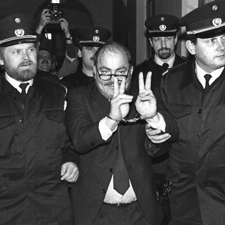 Udo Proksch auf dem Weg in den Gerichtssaal (Archivbild vom 28. Januar 1991)