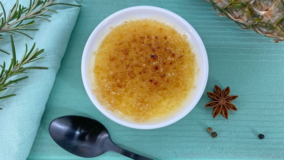 Ard-buffet - Einfach Süß: Rosmarin-crème Brûlée Mit Gewürz-ananas