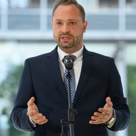 Alexander Dierks, Generalsekretär der CDU Sachsen, spricht während einer Pressekonferenz zur „Wahl-Nachlese“ zur Bundestagswahl im Sächsischen Landtag.