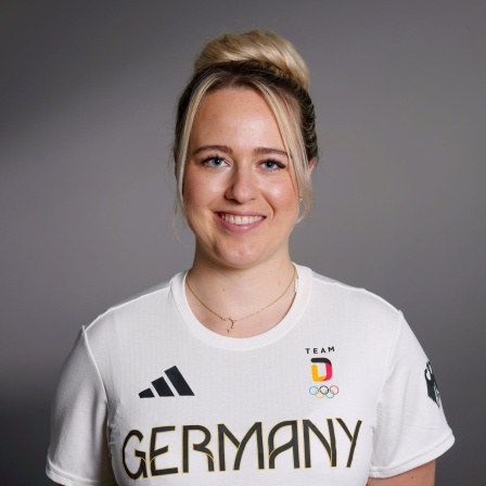 Porträt von Sportschützin Josefin Eder