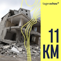 Das Foto zeigt die Ansicht der von einem Erdbeben im März 2023 betroffenen Stadt Kahramanmaras mit eingestürzten Gebäuden.