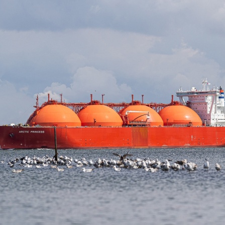 LNG-Tanker vor Cuxhaven