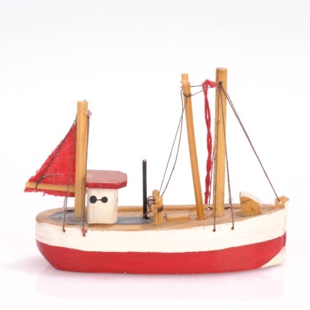 Spielzeugschiff aus Holz