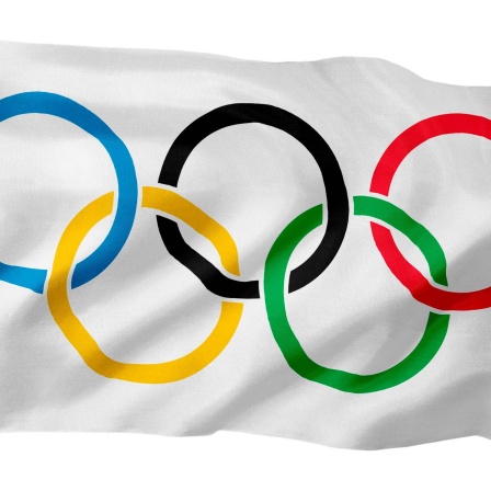 Flagge der Olympischen Spiele: 5 farbige Ringe auf weißem Hintergrund