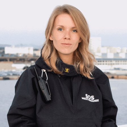 Julia Schaefermeyer, Mitglied der Seenotrettung SOS Mediterranee im Mittelmeer