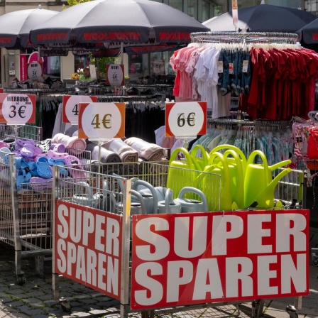 Warenständer mit Sonderangeboten