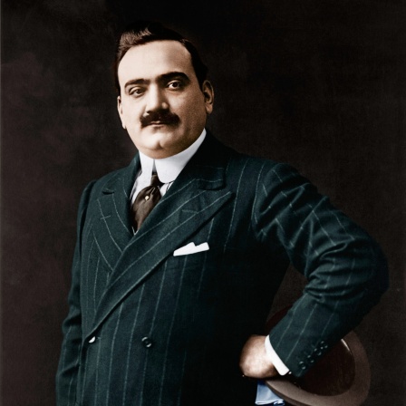 Der Sänger Enrico Caruso auf einer handkolorierten Fotografie