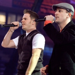 Fettes Brot performen ihren Song "Emanuela" beim Bundesvision Song Contest 2005