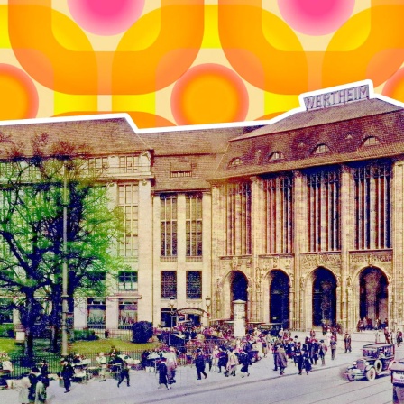 Das ehemalige Kaufhaus Wertheim in Berlin ist zu sehen. Die Fassade erinnert an eine Kathedrale: Hohe Rundbögen und gotische Säulen. Die Filiale ist ausgeschnitten und vor einen Hintergrund gelegt, der an eine Retro-Tapete aus den 70ern erinnert.