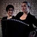 Die bosnischen Sängerinnen Merima Ključo & Jelena Milušić
