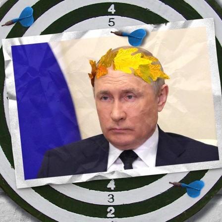 Eine Bildmontage zeigt eine Dartscheibe. Darauf ist eine Postkarte mit einer Fotomontage zu sehen. Sie zeigt Wladimir Putin mit einem golden Lorbeer-Kranz.