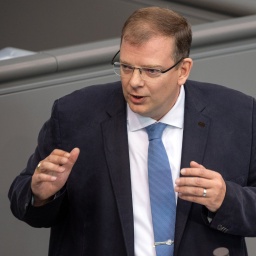 Ulrich Lechte (FDP) spricht in der Plenarsitzung im Deutschen Bundestag. 