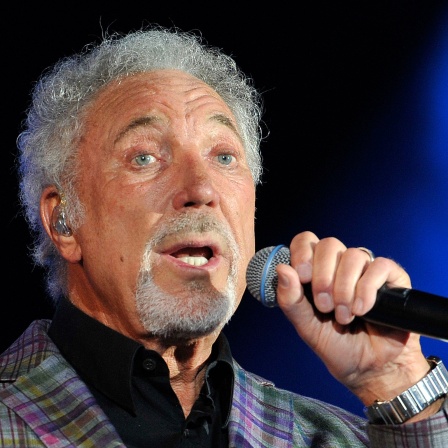 Tom Jones singt auf der Bühne (2015)