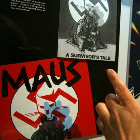 Ein Titel des Comic-Romans &#034;Maus&#034; von Art Spiegelman in in der Ausstellung &#034;Helden, Freaks und Superrabbis. Die jüdische Farbe des Comics&#034; im Jüdischen Museum in Berlin (2010).