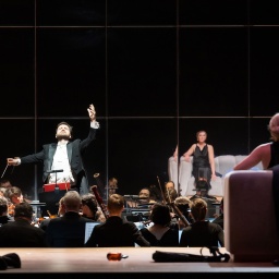 Deutsche Oper Berlin – Intermezzo, hier: Philipp Jekal (Hofkapellmeister Robert Storch) und Maria Bengtsson (Christine); © Monika Rittershaus
