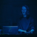 Der Kurator, Promoter und DJ Łukasz Warna-Wiesławski aus Krakau, beim Unsound Festival 2018.