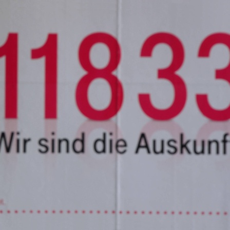 Plakat mit der Telekom-Auskunftsnummer 11833