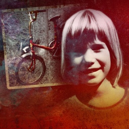 Collage: Kopf eines Mädchens, dahinter das Foto eine roten Fahrrads