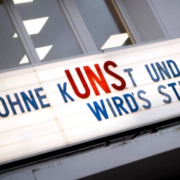 Slogan: "Ohne K(uns)t und Kultur wird's still".