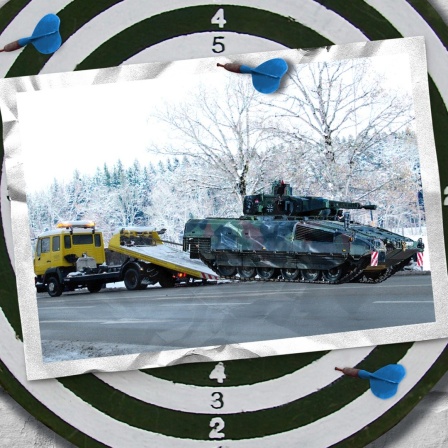 Eine Bildmontage zeigt eine Dartscheibe. Darauf ist eine Postkarte zu sehen. Sie zeigt einen Abschleppwagen, der einen Puma-Panzer abschleppt.