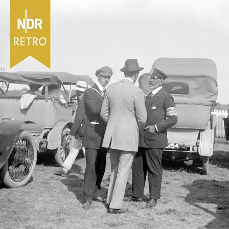 Autonarr Prinz Heinrich von Preußen am Randes des Autorennens in Brooklands, 1911.