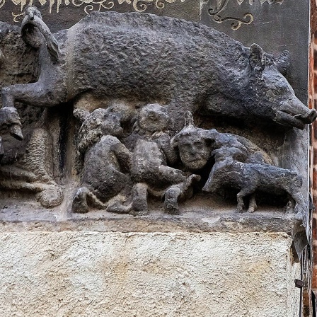 Mittelalterliche Judensau, ein Schmäh- und Spottbild an der Stadtkirche St. Marien in Wittenberg