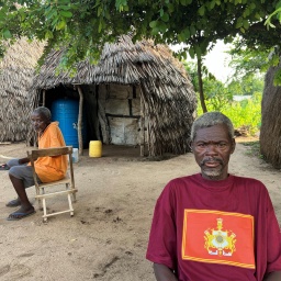 Charo und sein Freund Katana im Dorf der Ausgestoßenen in Kenia