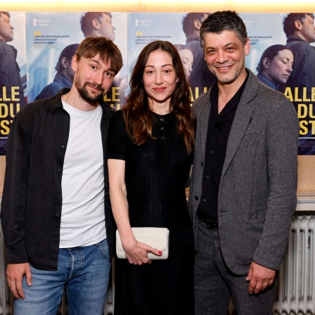 Regisseur Michael Vetter Nathansky (links), Aenne Schwarz und Carlo Ljubek bei der Premiere von "Alle die Du bist"